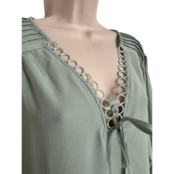 CeCe Circular Trim Pin Tuck Blouse Size Medium Textured Fabric NWT $79 Green - Picture 5 of 8